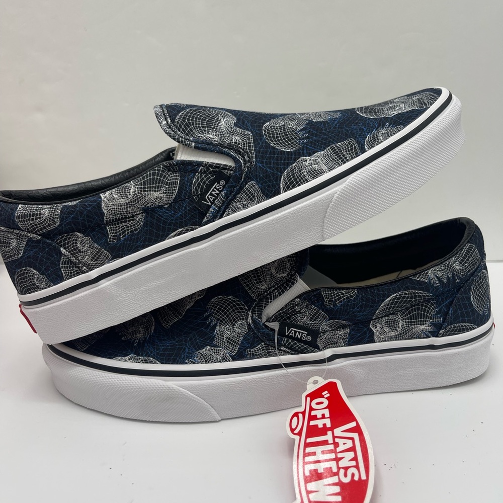 Vans WMNS Vans Women’s Classic Slip-On
(Wireframe Skulls)Blktrwht Sneakers